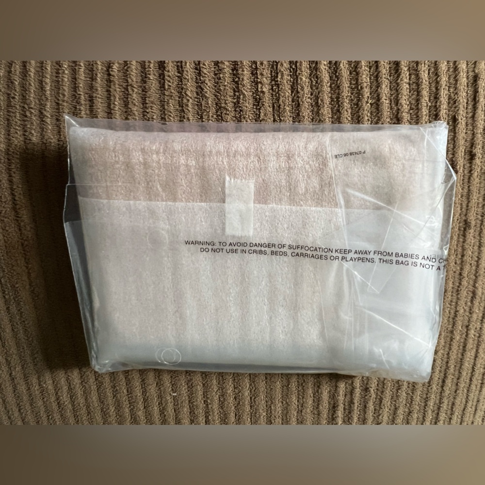 Coach Corner Zip Wristlet nwt - Picture 4 of 4